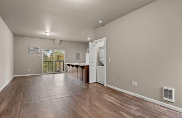 1709 East 7th Avenue - 9 Gallery 3