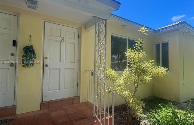 1015 NE 112th St - 1015 Northeast 112th Street, Biscayne Park, FL 33161