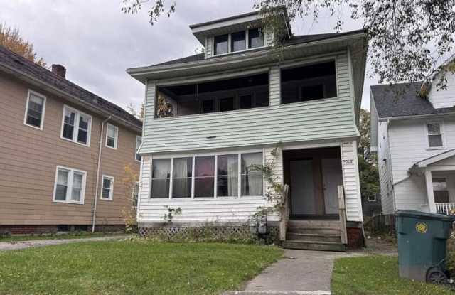 1927 Clifford Ave photos photos