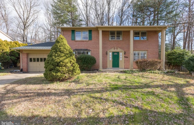 10118 DUNDALK STREET - 10118 Dundalk Street, Kings Park West, VA 22032