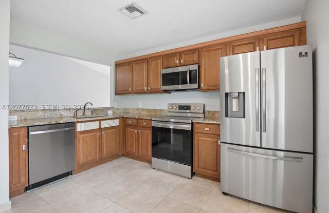 5200 W Lakes Dr Gallery 4