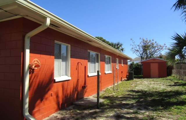 Cute 2 bedroom 2 bath home on corner lot Gallery 3