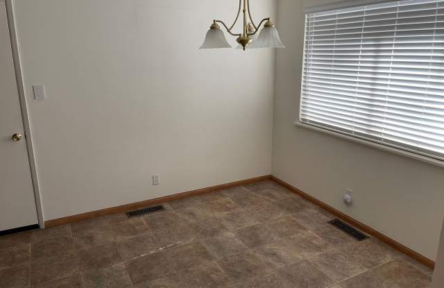 One level home with one car garage Gallery 3