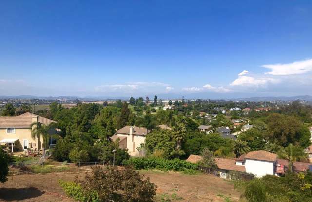 Gorgeous 2 Bed with Views East to the Mountains and Ocean View from Master Bbrm photos photos