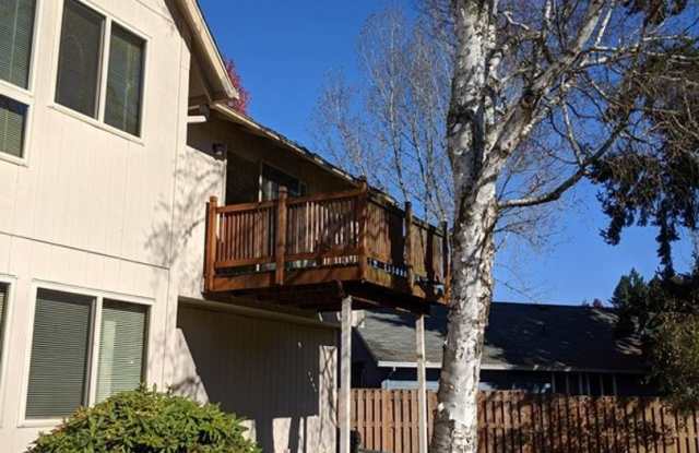 1747 NE Carole Ct Gallery 4