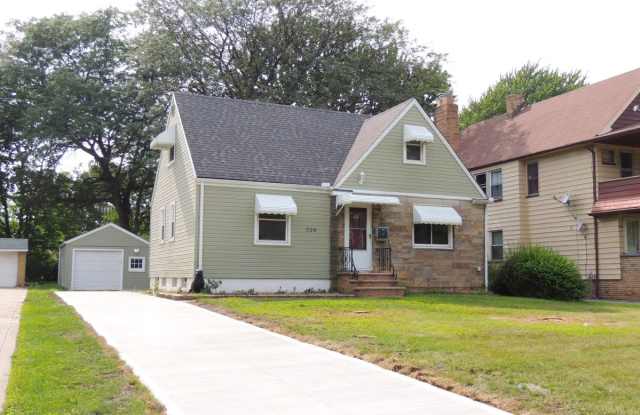 4 Bed - 1 Full Bath Cape Cod for Rent! photos photos