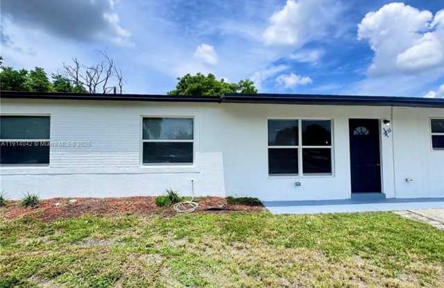 3731 SW 58th Ter - 3731 Southwest 58th Terrace, Davie, FL 33314
