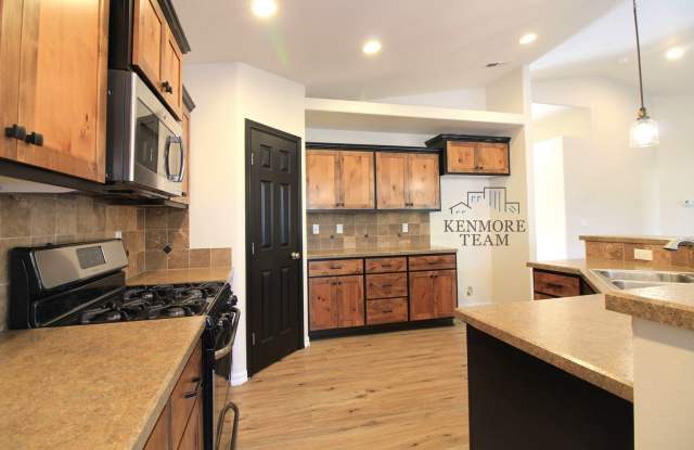 3 Bedroom, 2 Bath Home in South Richland Gallery 4