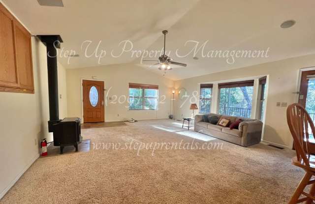 Spacious 4 Bed 2 Bath Home in Lovely Twain Harte Community! Gallery 3