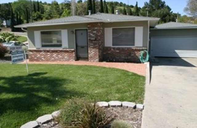 4 Bedroom 2 Bathroom House in Quiet Neighborhood photos photos