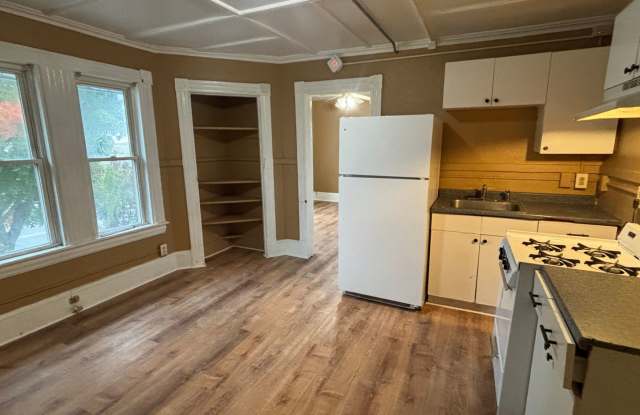 All Utilities Included!  1 bedroom efficiency in Pittsfield, MA Gallery 1