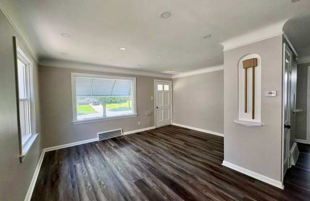 4165 Harwood Rd, South Euclid: 4 Bedrooms 2 full Bath Gallery 4
