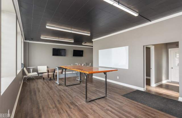 6757 E 9 Mile Gallery 3