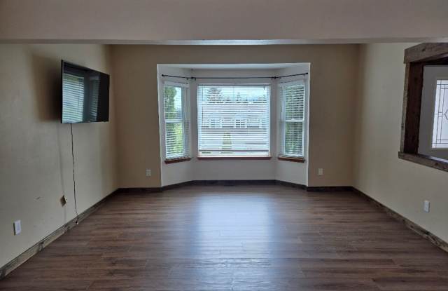3 Bedroom Home in Island Lake Community Gallery 4
