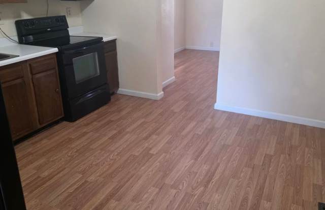 Beautiful home in the heart of Wood River!! - 79 East Lorena Avenue, Wood River, IL 62095