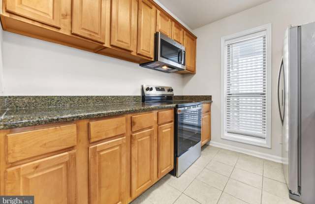 3175 SUMMIT SQUARE Drive Gallery 4