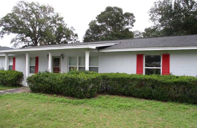 1604 Gary Ave Pensacola: MOVE IN SPECIAL: HALF OFF first full month of rent!!! photos photos