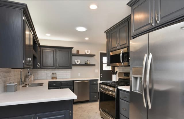 4606 Chowen Ave N - 4606 Chowen Avenue North, Robbinsdale, MN 55422