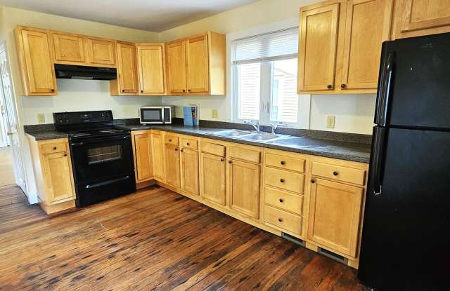 9 Peru St, Burlington, VT | 5 Bedroom House with Private Yard & Parking | June 2027 photos photos