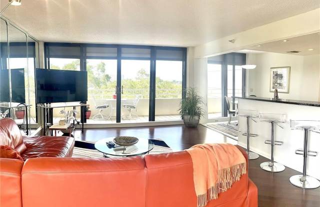5950 PELICAN BAY Plaza S Gallery 4