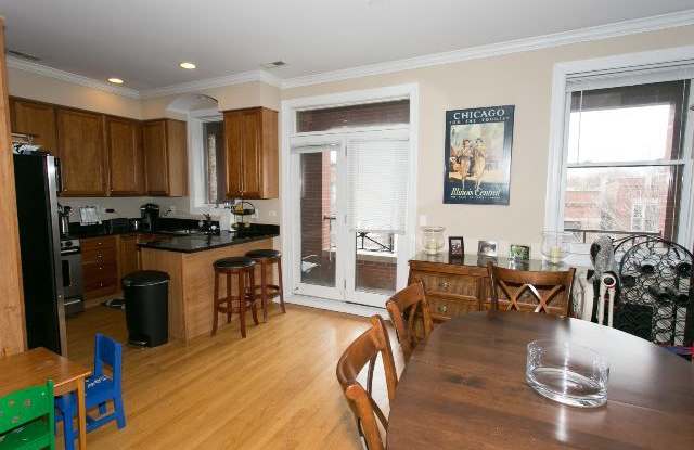 3709 North Southport Avenue North Gallery 4