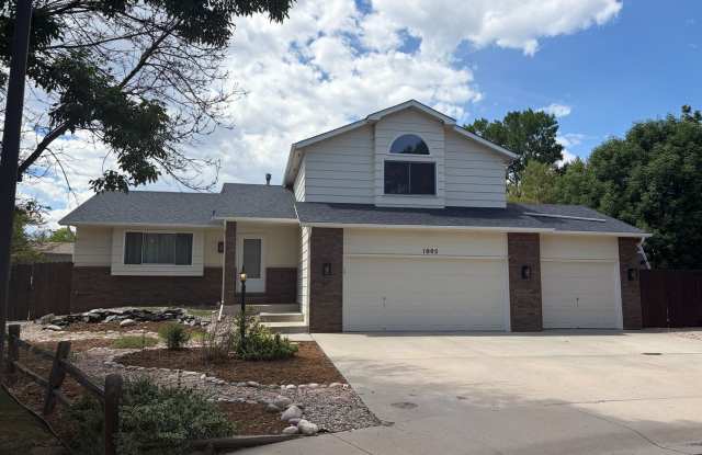 3-Bedroom Home on a Quiet Cul-de-Sac with 3-Car Garage photos photos 3-Bedroom Home on a Quiet Cul-de-Sac with 3-Car Garage photos photos