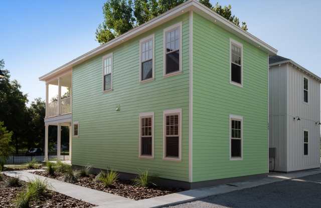 Porter's Lakeside - Luxury 4 Bedroom, 4 Bathroom House Gallery 3
