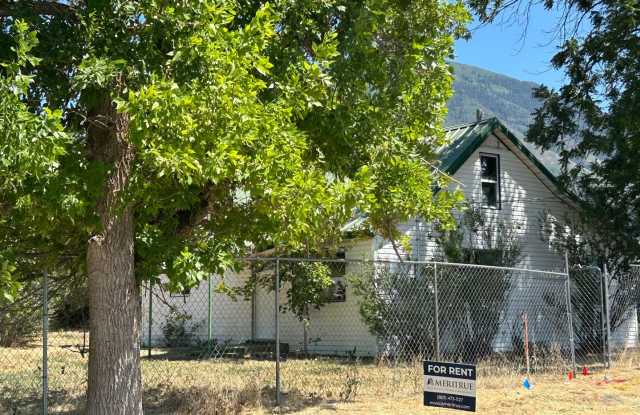 3 Bedroom 1 Bathroom Home in Salem w/ Horse Property photos photos