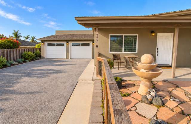 Beautiful 3-Bedroom, 2.5-Bathroom Home with Rooftop Deck in Grover Beach Gallery 3