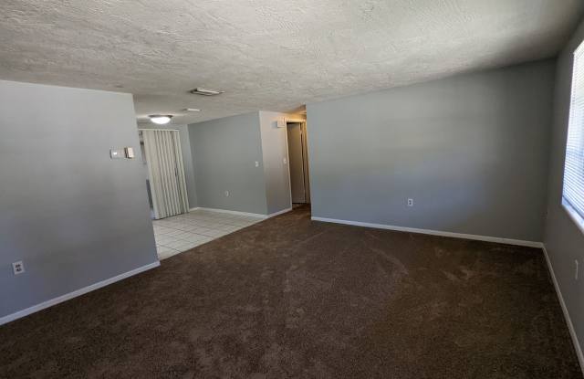 Wonderful 2/1 Home with Fenced Yard in Beverly Hills Gallery 4
