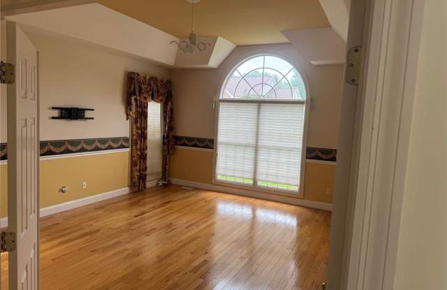 14228 Manderleigh Woods Drive Gallery 4