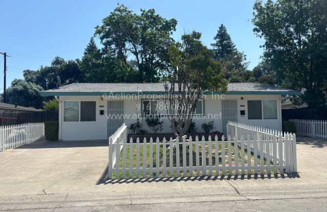 Clean 3 Bedroom 1 Bathroom Duplex, Large Fenced Yard, New Paint, Central Heat and Air, Updated Kitchen photos photos