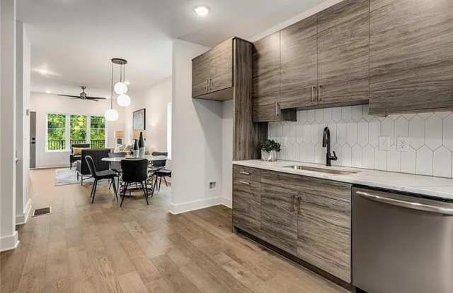 1436 Walker Place SE Gallery 4