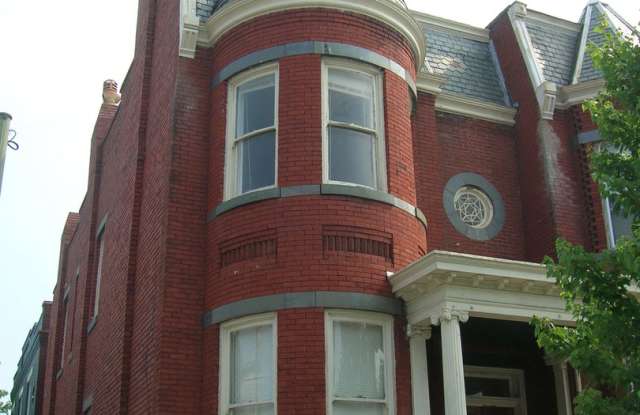 -- APPLICATION PENDING - 3 BR/ 2 BA Large Brick home in The Fan - Available August 1st! - 1530 Floyd Avenue, Richmond, VA 23220