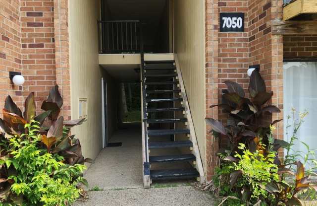 Lovely 1 bedroom 1 bath 2nd floor condo with washer/dryer hook-ups inside unit and dishwasher!! photos photos