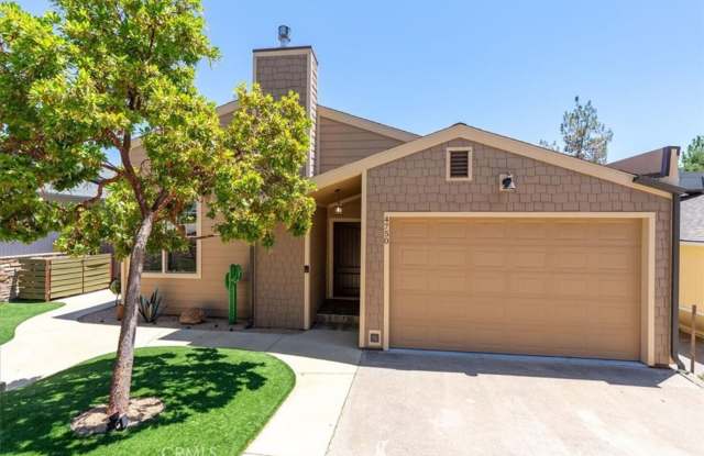 MOVE IN READY!! 3 BEDROOM 2 BATH HOME AVAILABLE 10/05/2025 photos photos