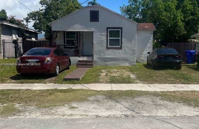 1271 NW 68th St photos photos