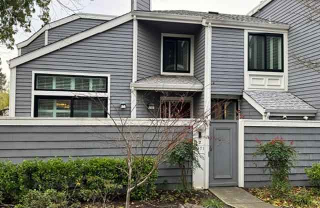 Remodeled Wellington 3 bed/2.5 bath end unit townhouse, enclosed patio near Black  Hopyard - 5471 Black Avenue, Pleasanton, CA 94566