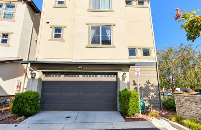 Stunning 4-Bedroom, 4.5-Bathroom, Three-Story Home in Newark! Gallery 3