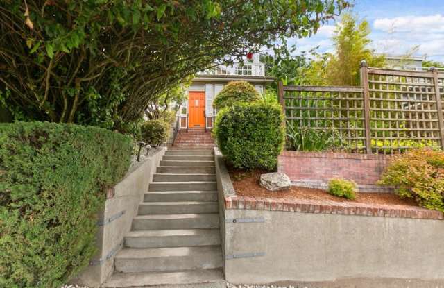 5341 Southwest Admiral Way Gallery 3