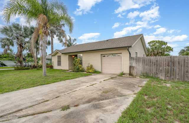 559 Diamond Ave NE photos photos