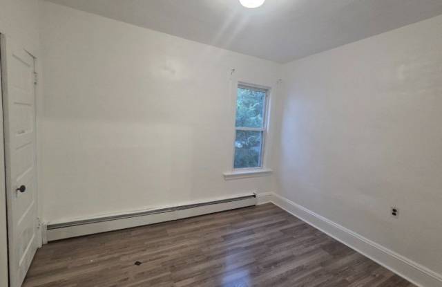 293 Burgess Pl Gallery 4