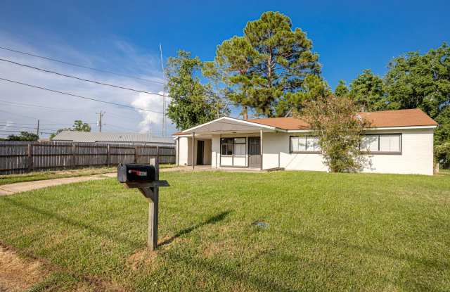 Cute 3 Bedroom Rental Gallery 1