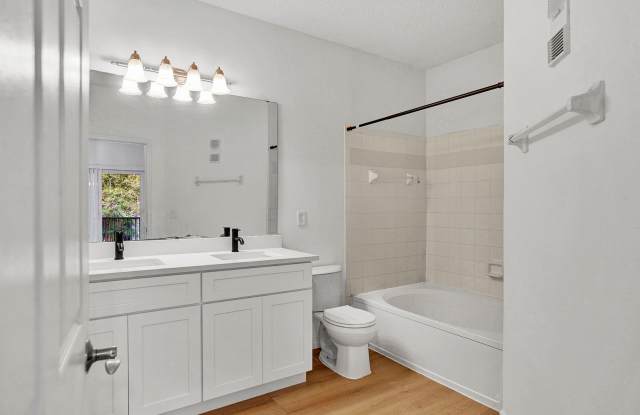 Beautifully Renovated 2 Bed / 2 Bath Condo For Rent photos photos