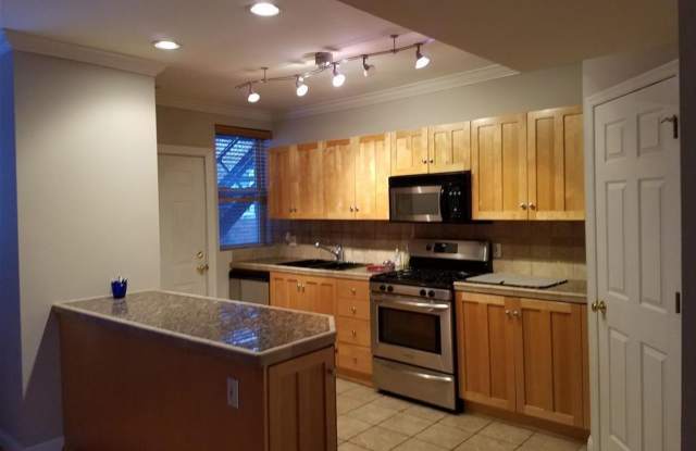 6318 N ROSEBURY #2E | CLAYTON 63105 Gallery 3