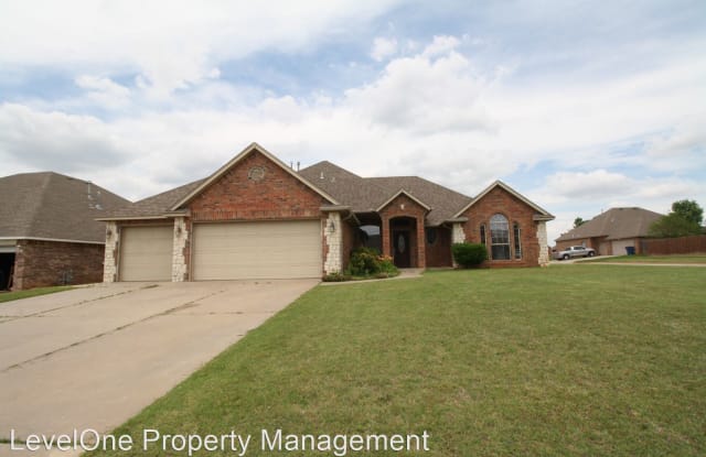 321 East Mobile Terrace - 321 E Mobile Ter, Mustang, OK 73064