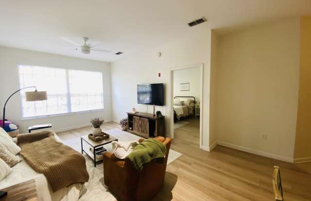 10550 BAYMEADOWS Road Gallery 2