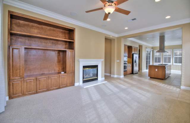 Beautifully Maintained Home in Desirable Windermere Community with Solar Power Gallery 4
