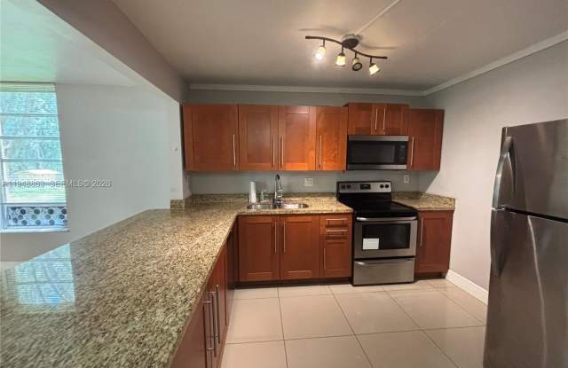 400 COMMODORE DR photos photos