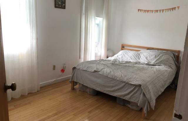Stunning 2BR Queen Anne Victorian in East Rock | Bay Windows | In-Unit W/D | Parking Included photos photos